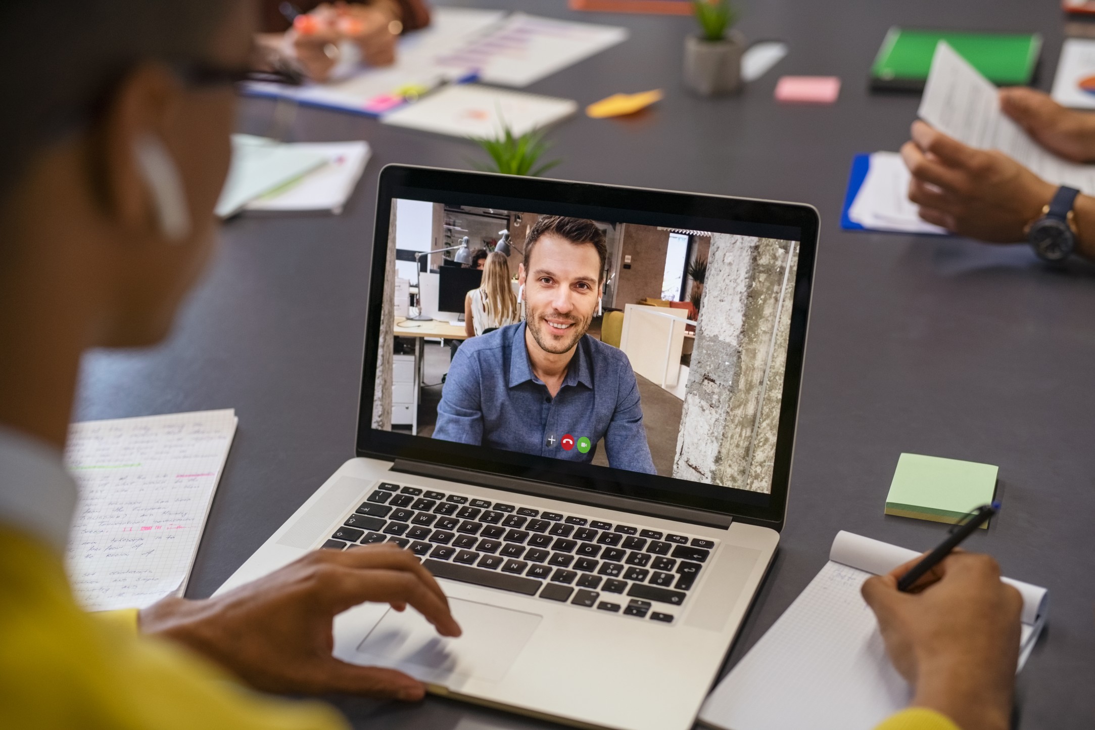 Secure Workplace Communications: On-Premises vs. Cloud Solutions